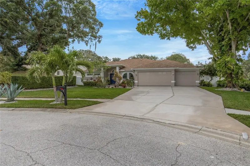 727 Hidden Lake Dr, FL