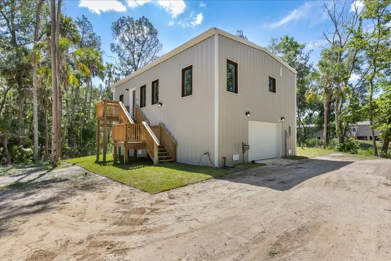 10408 W Larchwood St, FL