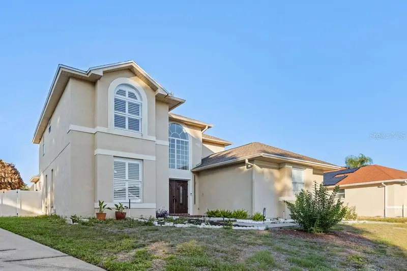 811 Sandcastle Cir, FL