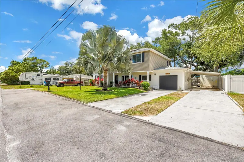 10819 Seminole Dr N, FL