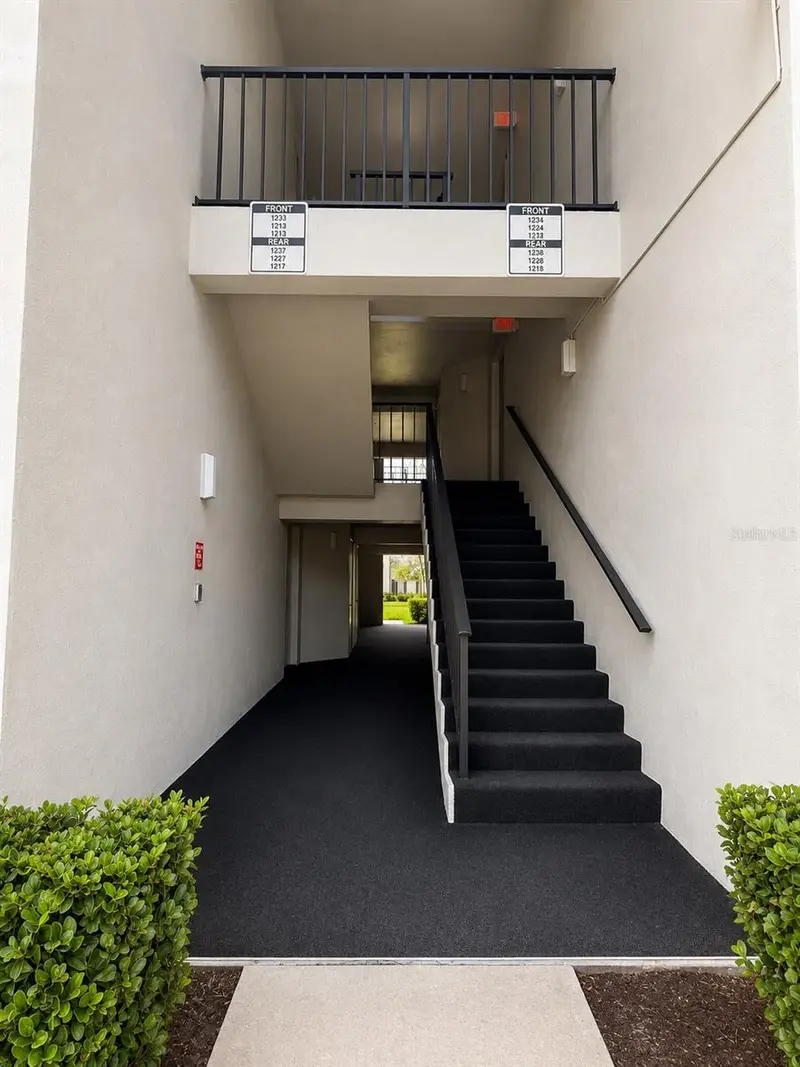 1223 S Pine Ridge Cir #23, FL