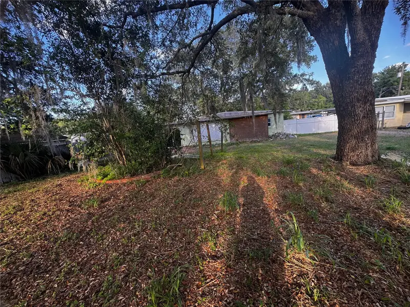 120 N Hilltop Dr, FL