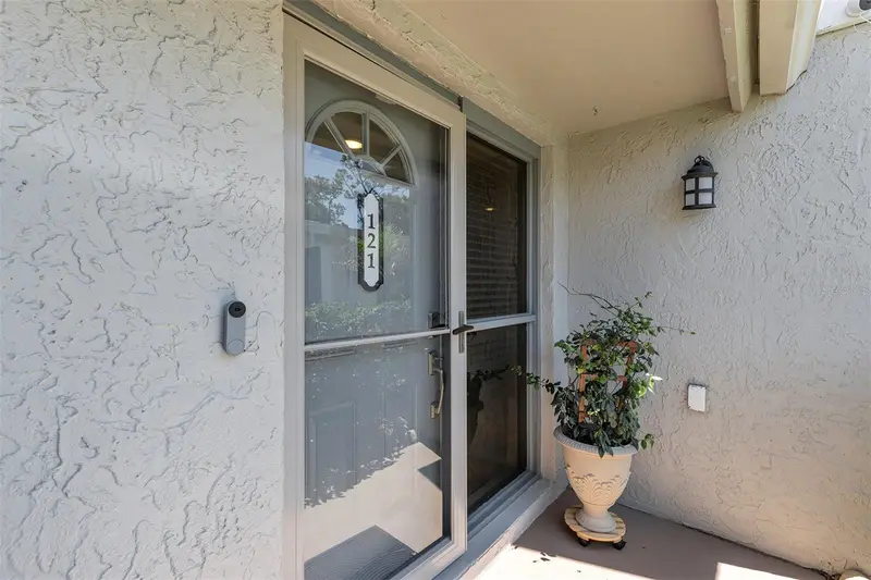 121 Crown Point Cir #121, FL