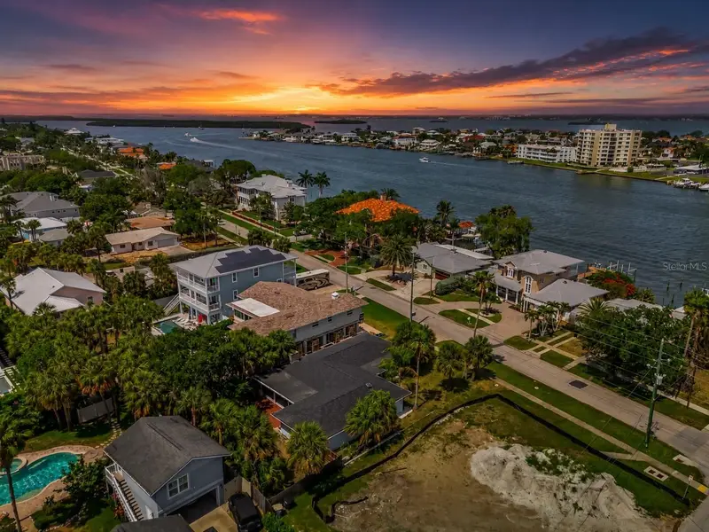 730 Bay Esplanade, FL
