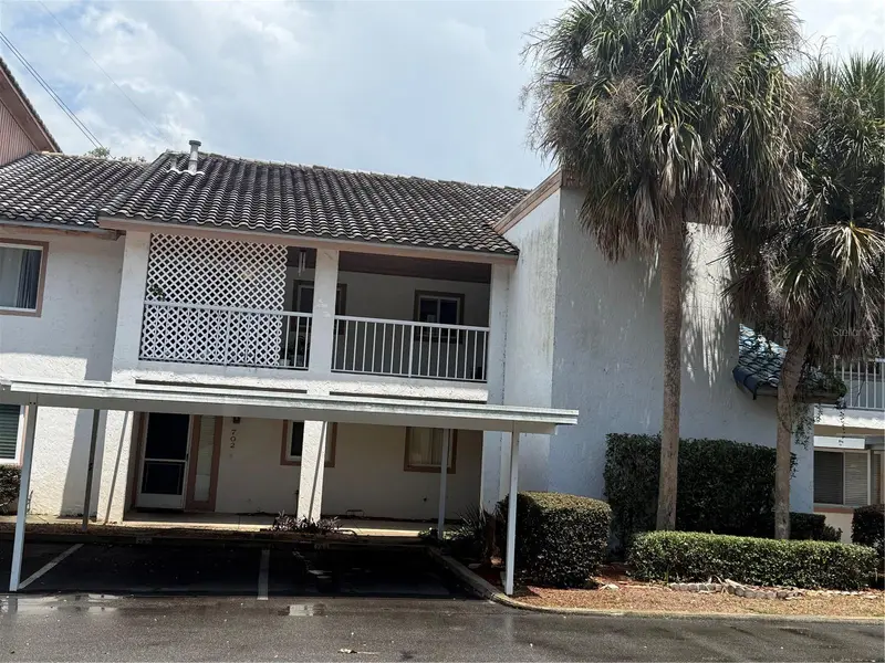 702 Country Ln Ne #702, FL