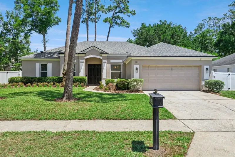 303 Pinestraw Cir, FL