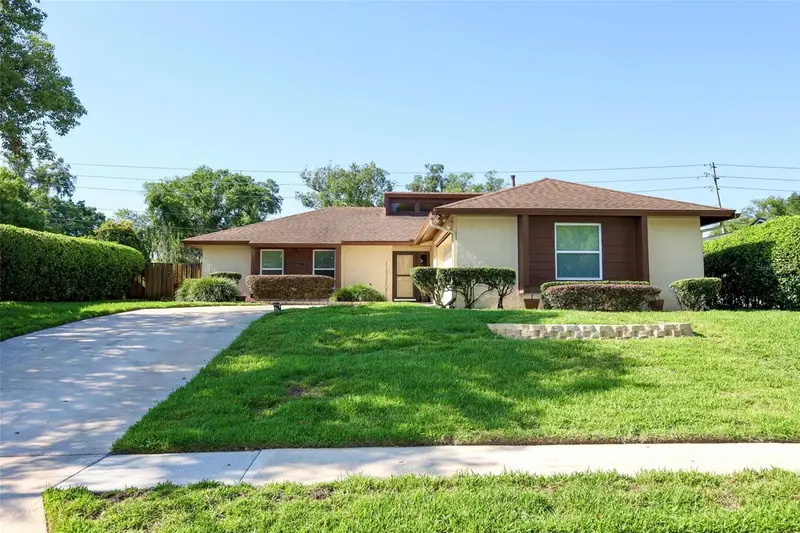 885 Woodgate Trl, FL