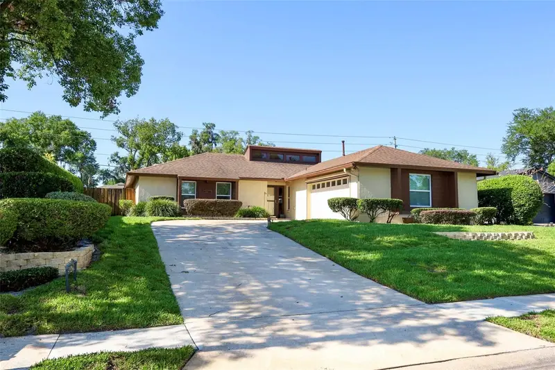 885 Woodgate Trl, FL