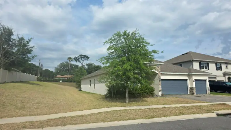 654 Avila Pl, FL