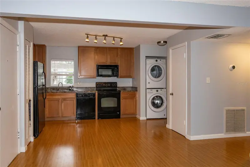 317 E Amelia St #8, FL