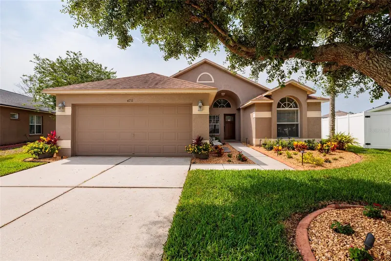 4711 Wessex Way, FL