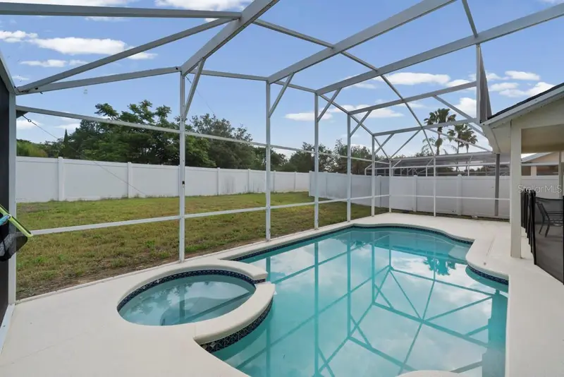 936 Bloomingdale Dr, FL