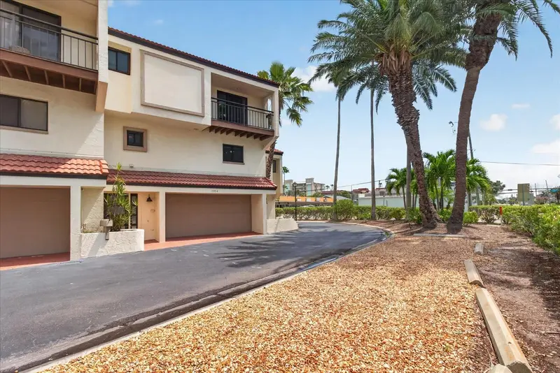 240 Windward Psge #1004, FL