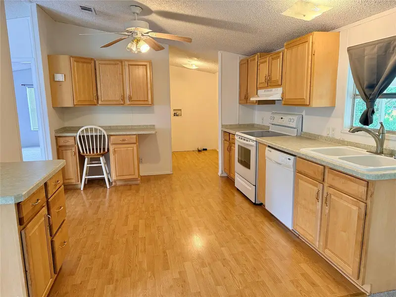 2011 Nw 28th Ct, FL