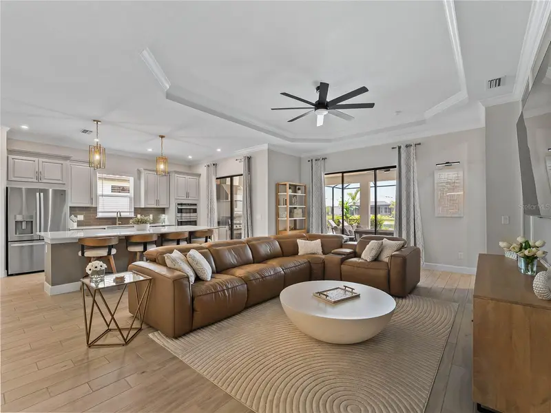 6249 Mesa Gln, FL