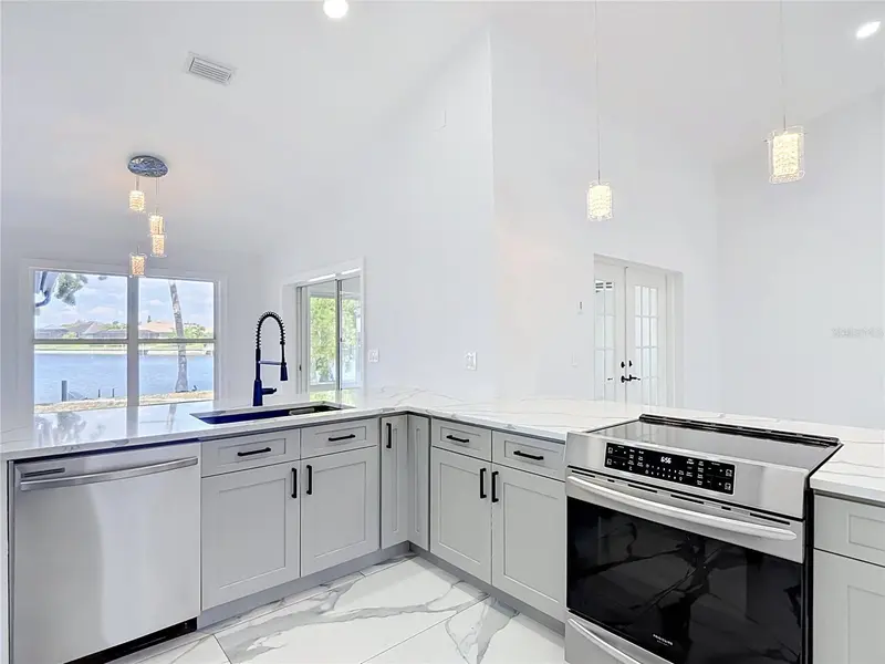 2503 Aviation Pkwy, FL