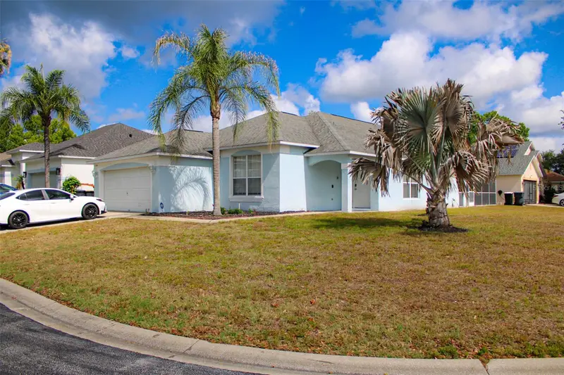 108 Grosvenor Loop, FL