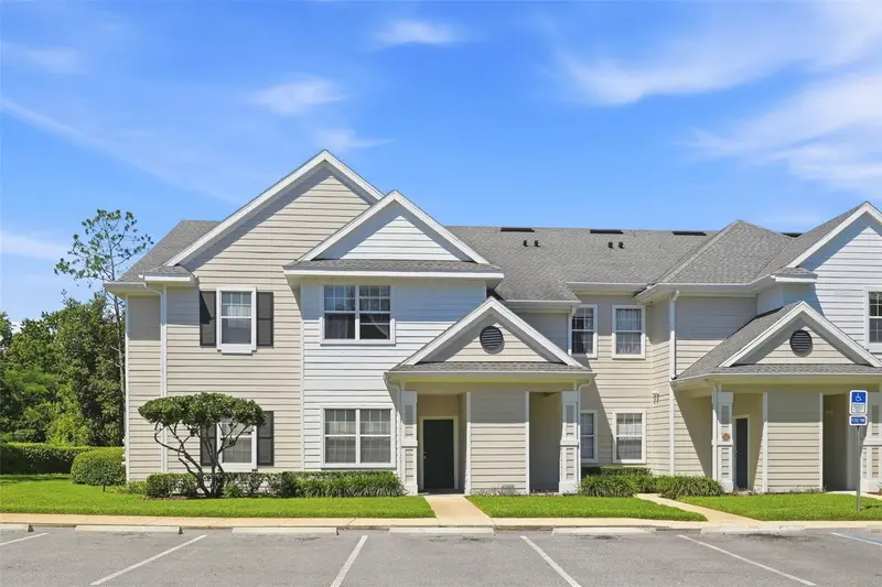330 Southern Pecan Cir #205, FL