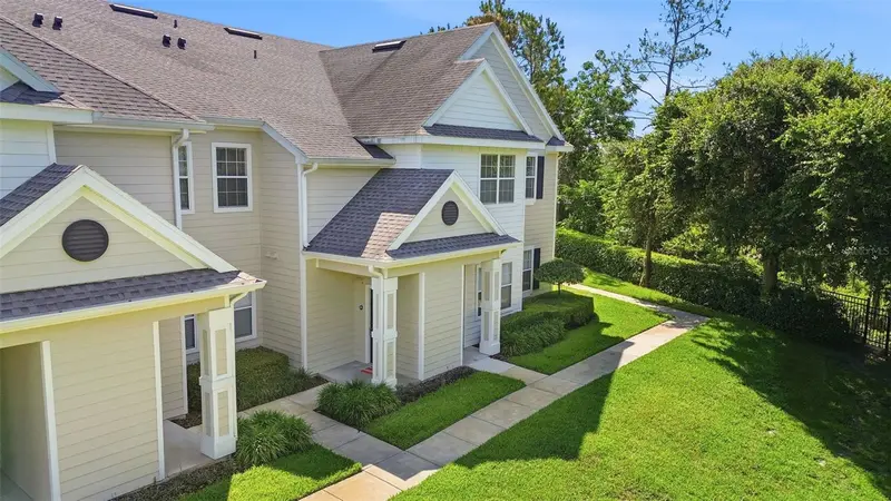 330 Southern Pecan Cir #205, FL