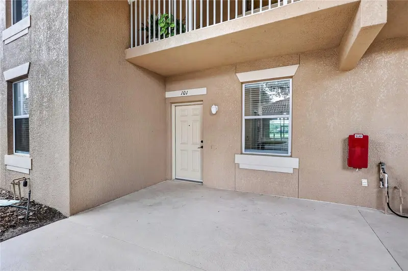 915 Fairwaycove Ln #101, FL
