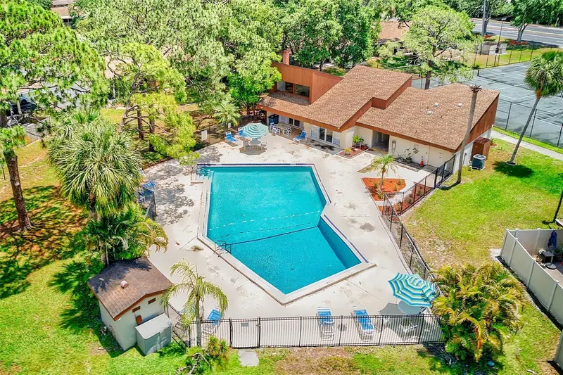 2064 Sunset Point Rd #73, FL