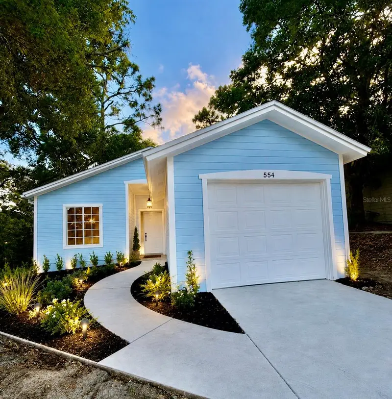 554 Portland Cir, FL