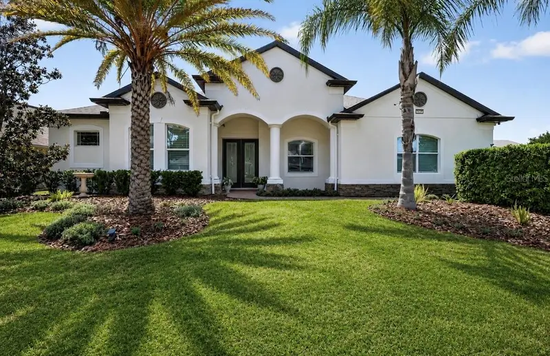 Lakes of Mount Dora listing