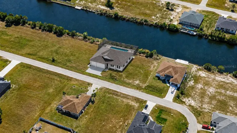 2734 Nw 10th St, FL