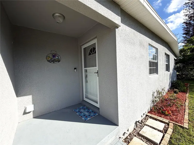 904 Kensington Dr, FL