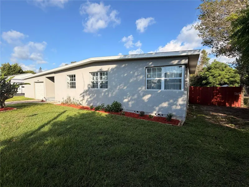 904 Kensington Dr, FL