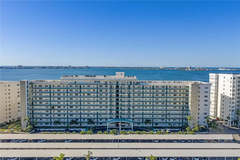 6020 Shore Blvd S #712, FL