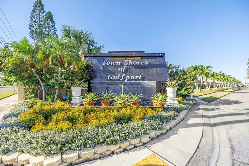 6020 Shore Blvd S #712, FL