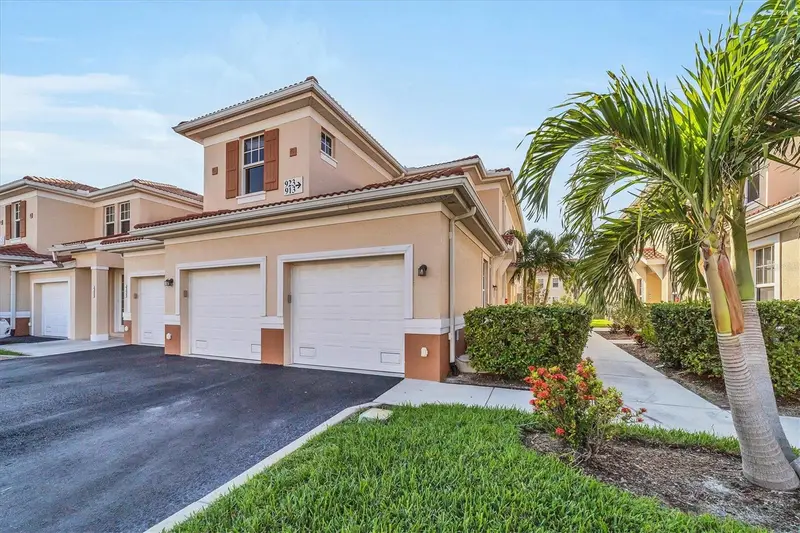 240 W End Dr #923, FL