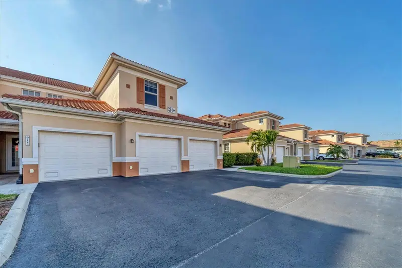 240 W End Dr #923, FL