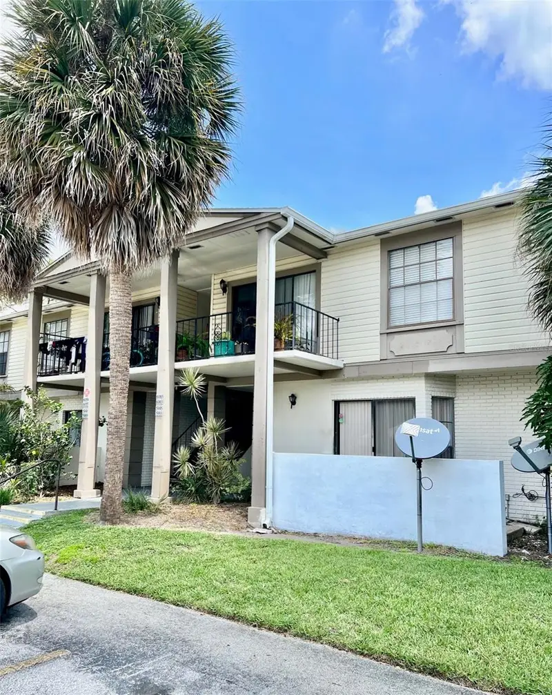 6065 Village Cir #6065, FL