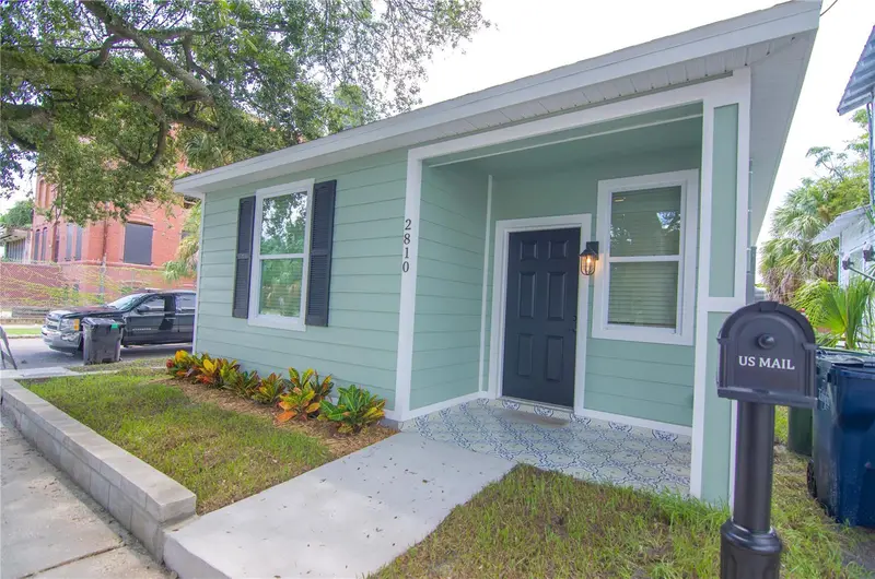 2810 N 16th St, FL