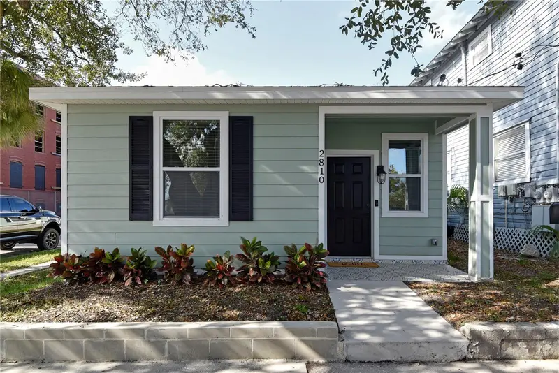 2810 N 16th St, FL
