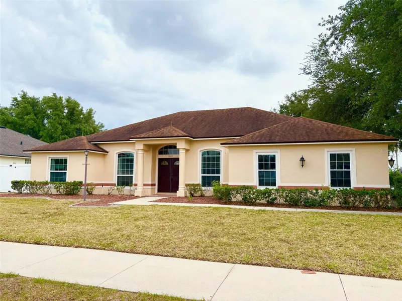 1601 Silhouette Dr, FL