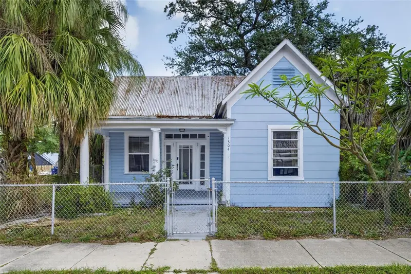 1304 E 15th Ave, FL