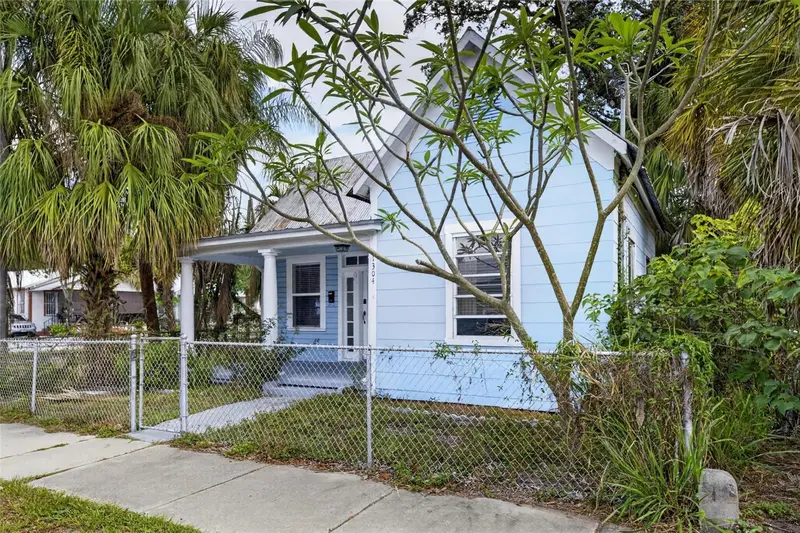 1304 E 15th Ave, FL