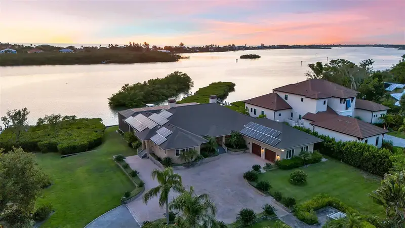 612 Laurel Rd W, FL