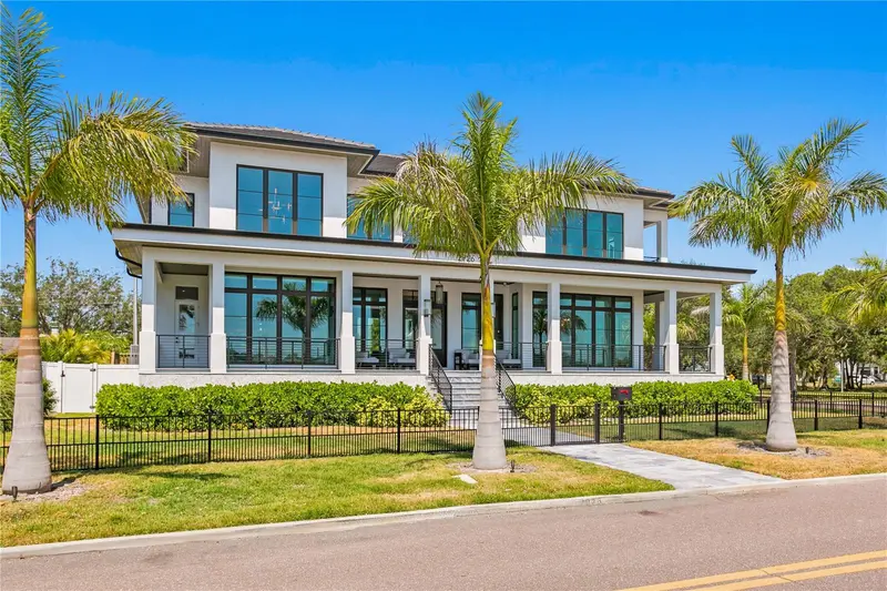 2926 Coffee Pot Blvd Ne, FL
