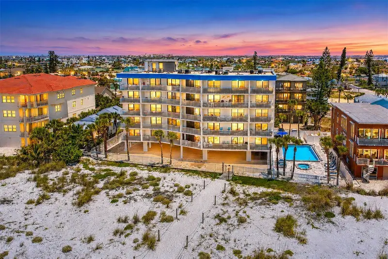 13336 Gulf Blvd #204, FL