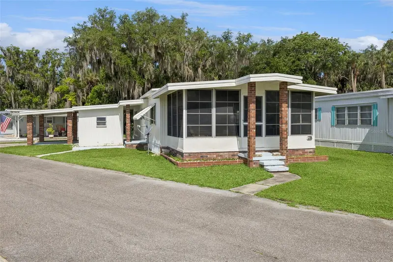 13 Cocos Plumosa Dr #B, FL