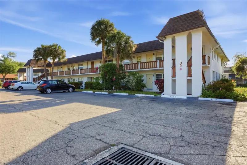 2 Quails Run Blvd #2104, FL