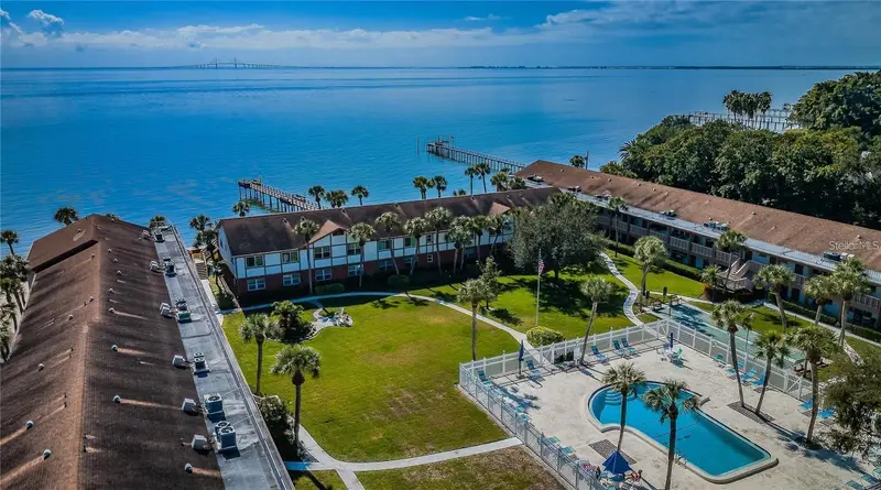 650 Pinellas Point Dr S #216, FL