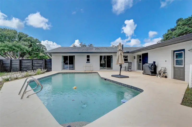 423 Oak Hill Dr, FL