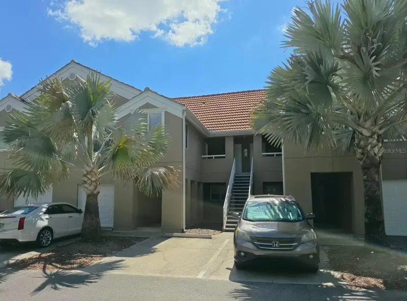 15215 Amberly Dr #907, FL