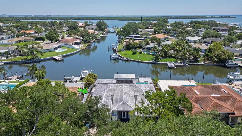1880 Tanglewood Dr Ne, FL