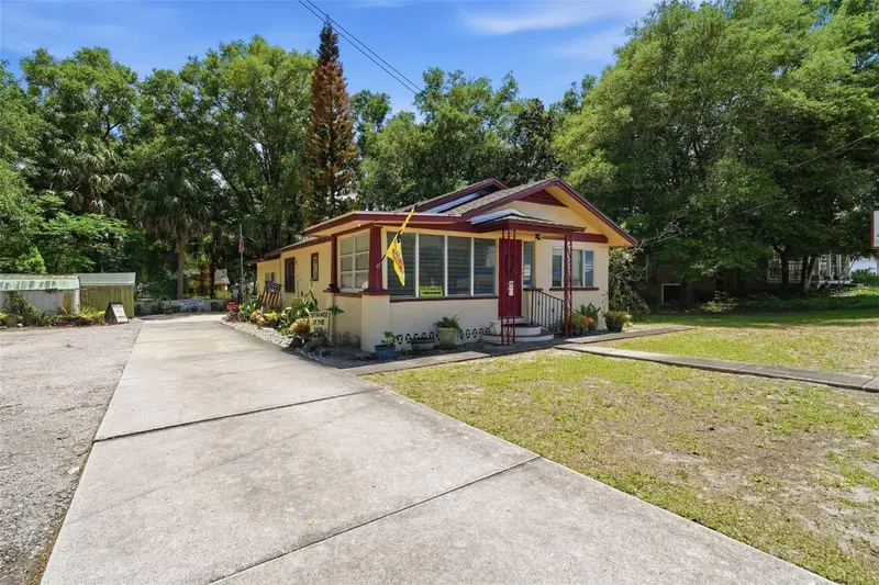 718 E New York Ave, FL